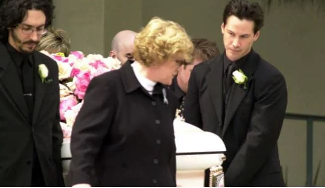 Keanu Reeves carrying the coffin of Jennifer